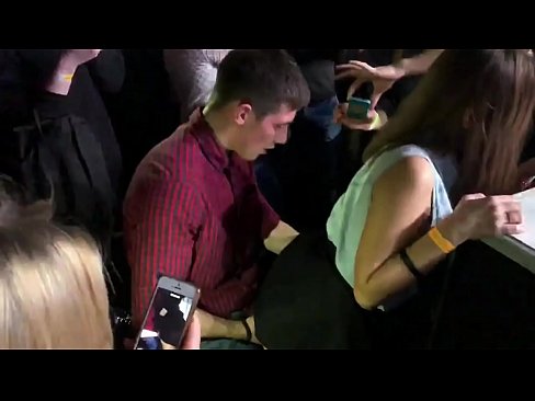 ❤️ Ubulili bangempela ku-nightclub yaseRussia. Intombazane yaseRussia eneminyaka engu-18 ubudala ingene endunu nasesithweni sangasese e-nightclub Ividiyo yocansi kithi zu.virtsextor.ru ❌